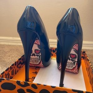 Brand new Taylor Reeves black platform heels - size 9